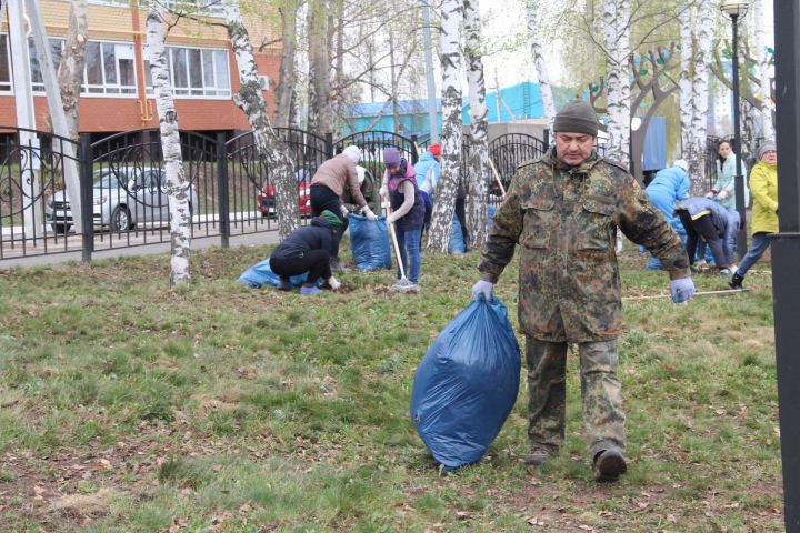 Елабужане присоединились к Всероссийскому субботнику