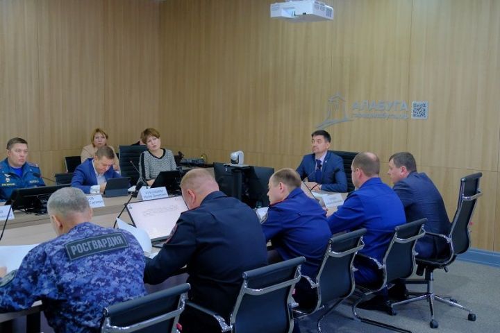 В Елабуге на заседании антитеррористической комиссии обсудили вопросы безопасности