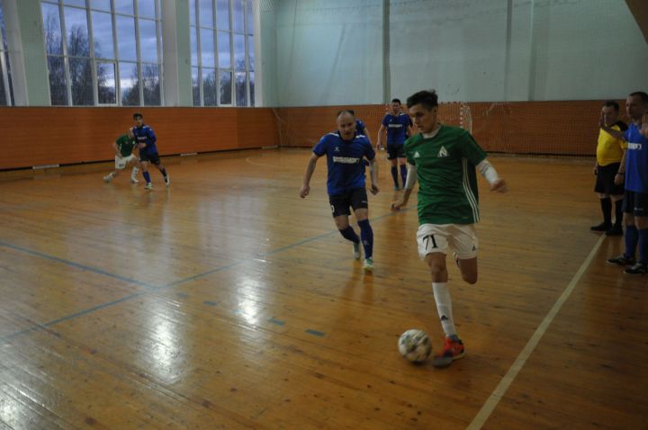 В Елабуге состоялся чемпионат города по мини-футболу (фоторепортаж)