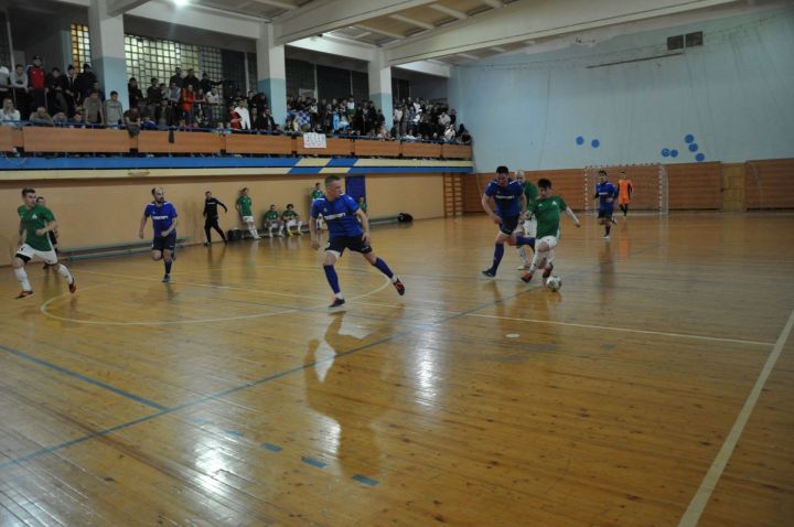 В Елабуге состоялся чемпионат города по мини-футболу (фоторепортаж)