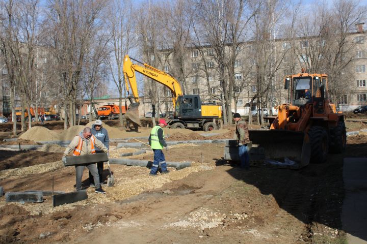 В Елабуге началось благоустройство территории по программе «Наш двор»