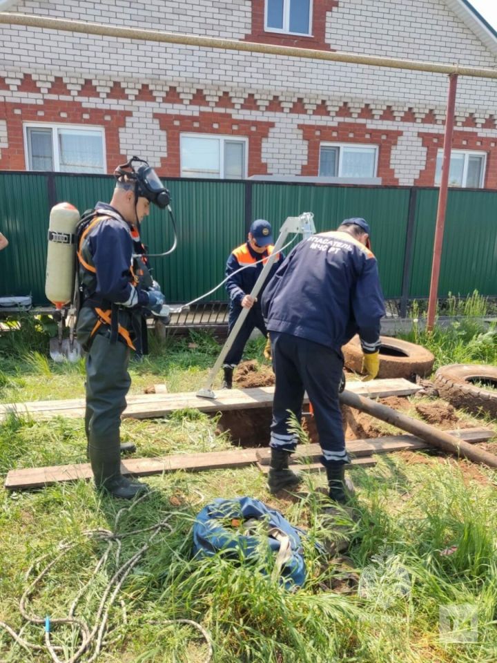 В Татарстане 45-летний мужчина погиб, провалившись в канализационный колодец