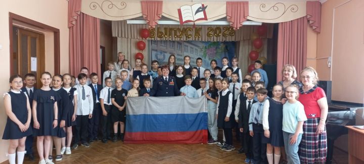 В Елабугу привезли флаг России с места боев по освобождению Лисичанска
