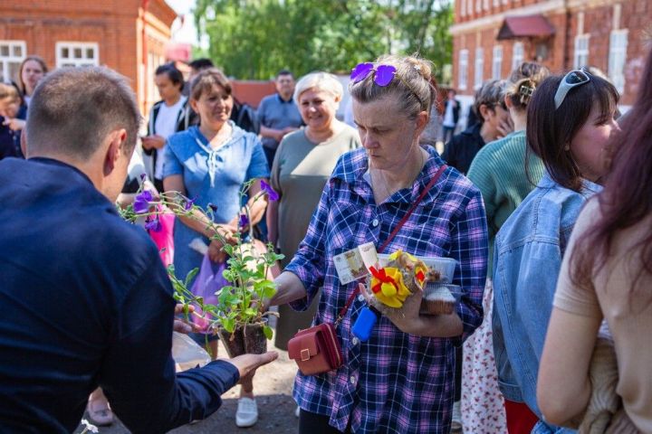 В Елабужском институте КФУ состоялась благотворительная ярмарка «Добрый университет»