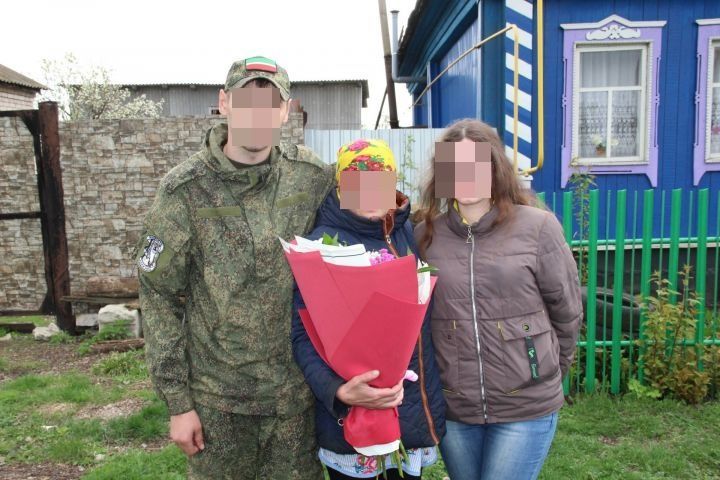 В Татарстане мобилизованный, считавшийся погибшим, вернулся к семье живым
