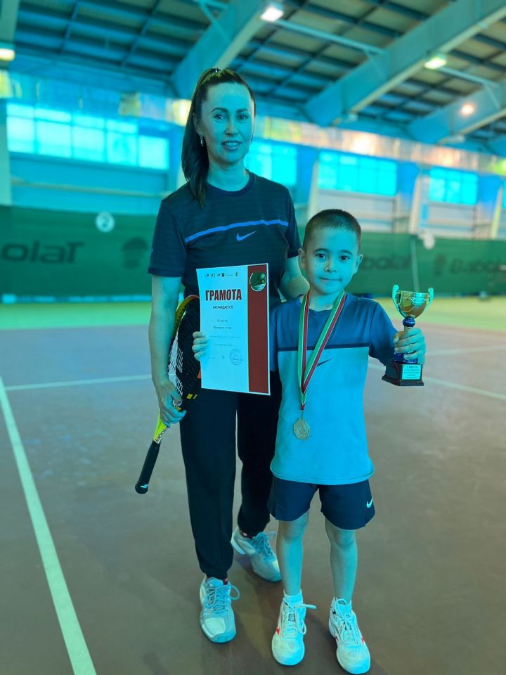 Елабужанин занял второе место в турнире по теннису