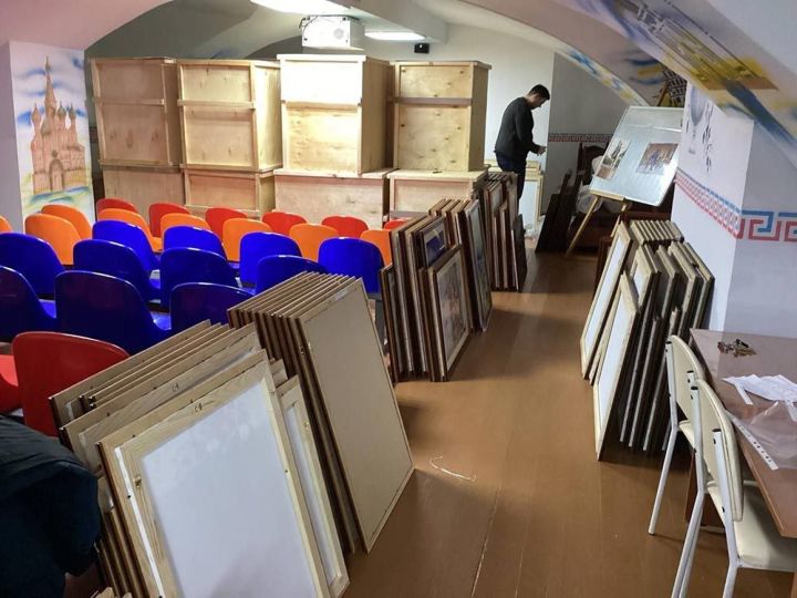 Картины из Елабуги отправятся в Луганск, Донецк и Симферополь