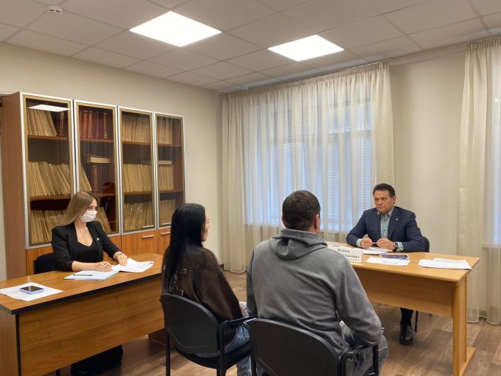 На прием к главе Елабужского района обратились 14 человек