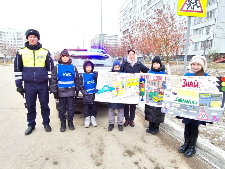 В Елабуге госавтоинспекторы с ЮИДовцами провели акцию «Нет-ДТП!»