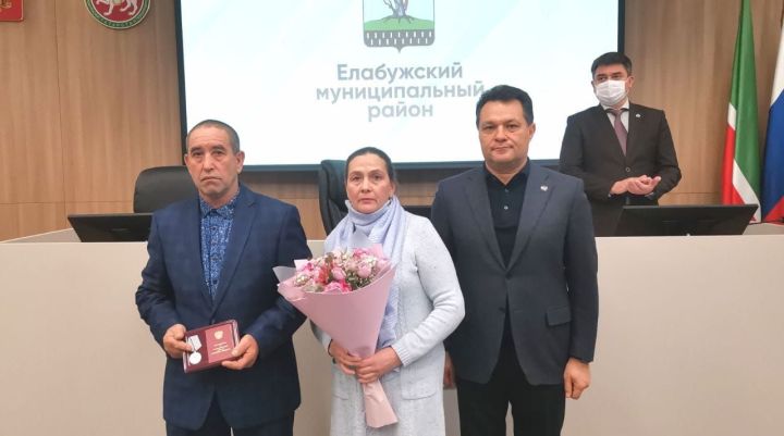 В Елабуге семьям погибших в СВО бойцов передали госнаграды