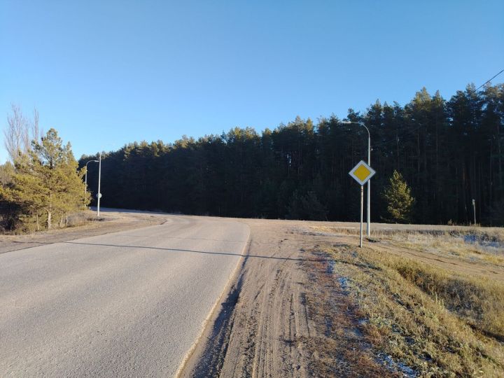 В Елабужском районе при въезде в село Танайка поменяли знаки