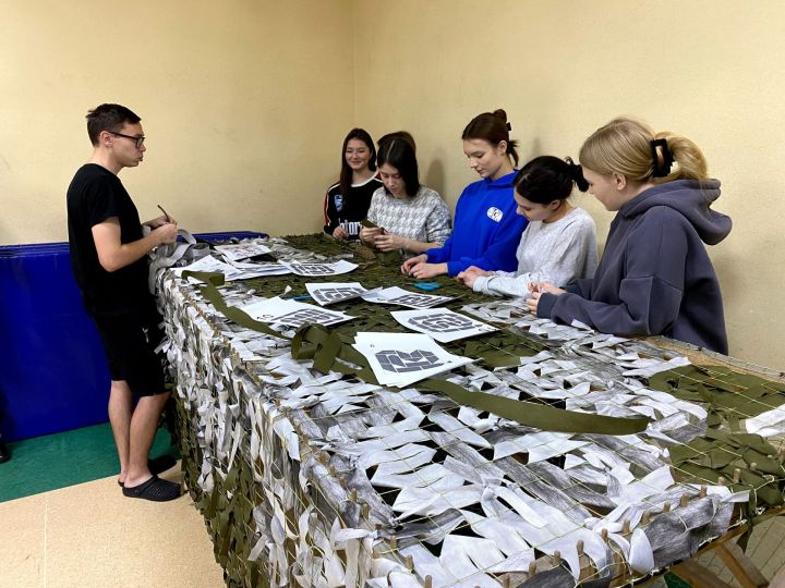 Студенты Елабужского колледжа культуры и искусств плетут маскировочные сети