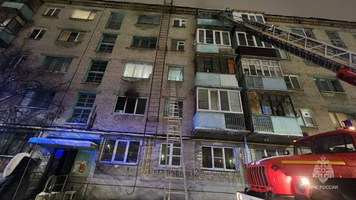 В Татарстане из пожара спасли 15 человек, включая двоих детей