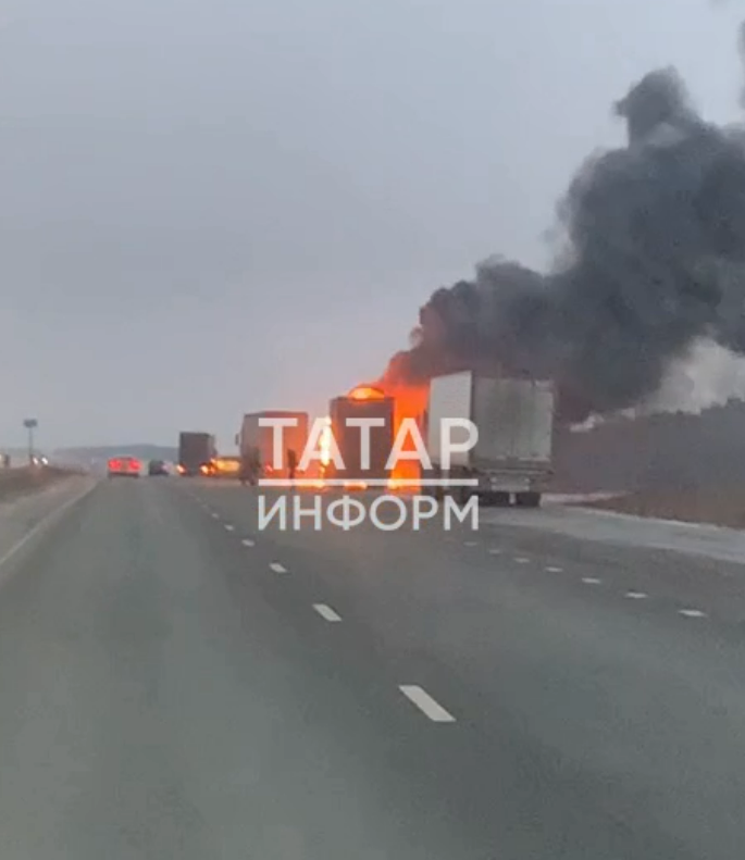 На трассе М7 в сторону Казани вспыхнула фура
