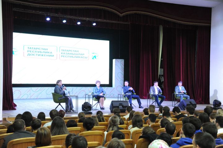 Елабуга приняла автобусный тур «Татарстан — республика достижений»
