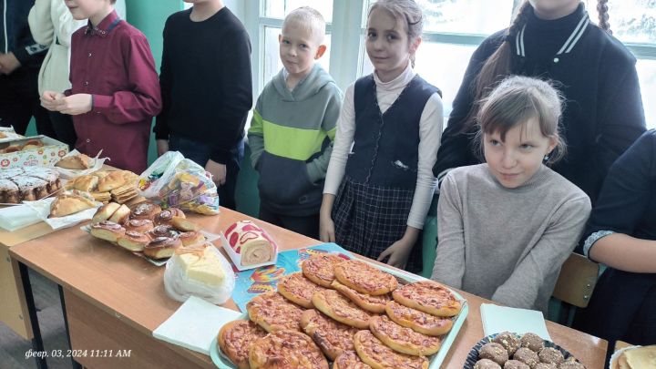 В Елабужском районе школа организовала ярмарку-распродажу в помощь бойцам СВО