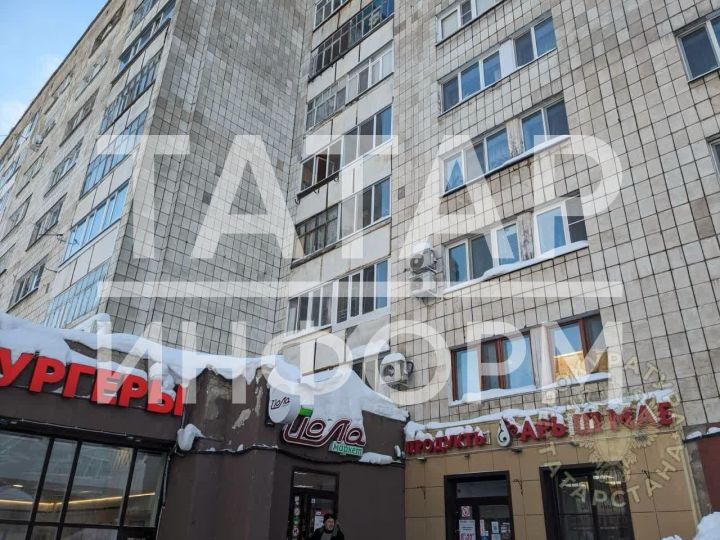 В Казани мужчина выкинул из окна пятого этажа маленького ребенка