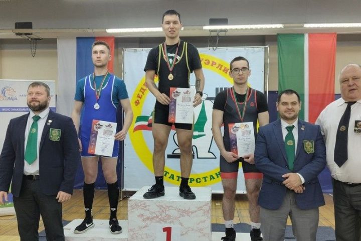 Победителями Первенства РТ по пауэрлифтингу стали студенты Елабужского института КФУ