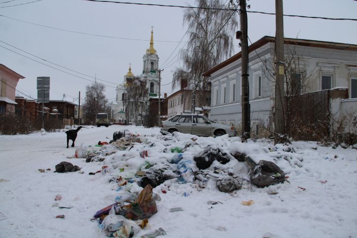 В Елабуге продолжается борьба с нарушителями благоустройства
