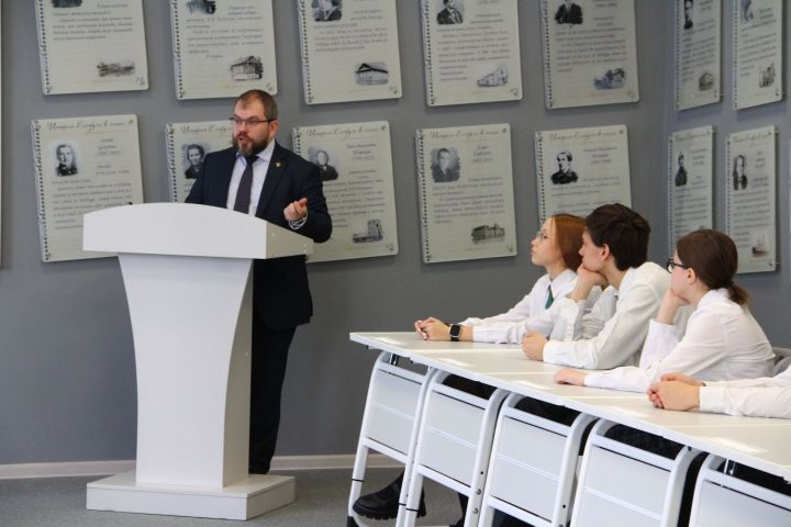 Андрей Розенталь посетил с рабочим визитом Елабугу