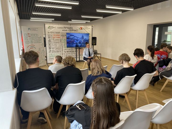 Полицейские Елабуги провели профилактическую беседу с учащимися в рамках мероприятия «Твой выбор»