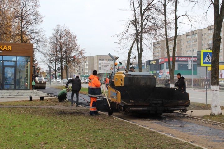 В Елабуге у городского Дворца культуры обновили тротуары