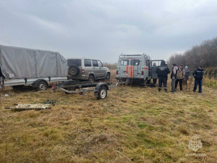 В Азнакаевском районе продолжаются поиски утонувшего рыбака