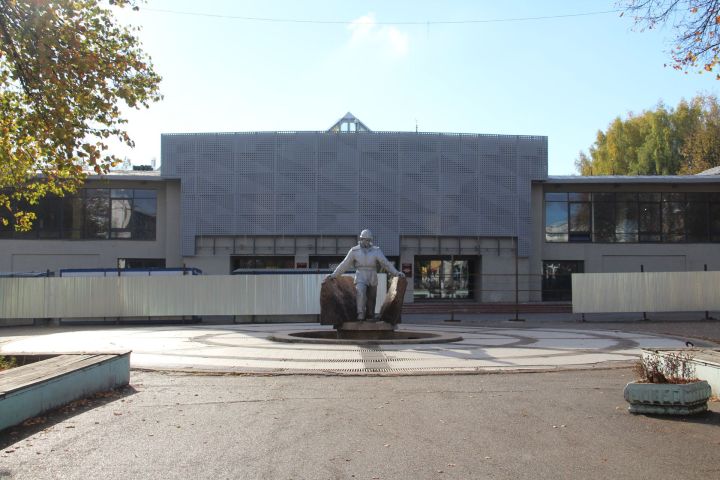 В Елабуге продолжается ремонт городского Дворца культуры