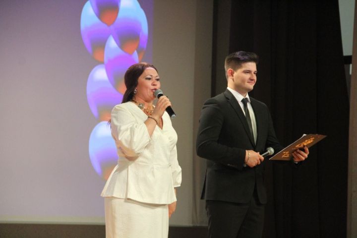 Елабужские налоговые инспекторы отметили 35-летний юбилей службы