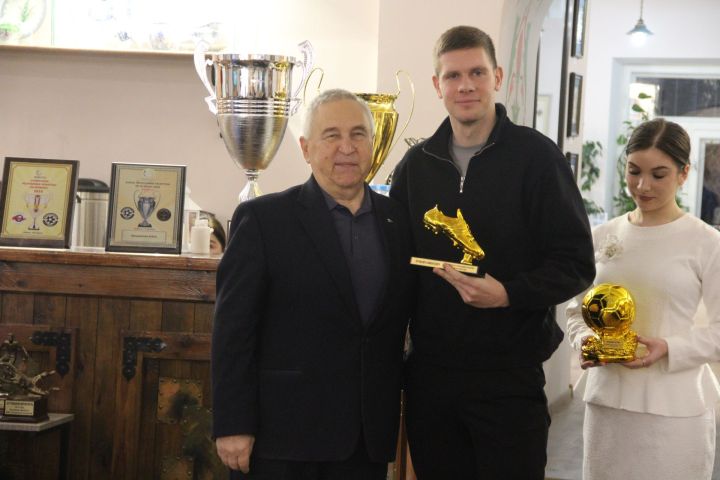 «Вы — главная команда республики»: в Елабуге торжественно чествовали футбольную «Алабугу»