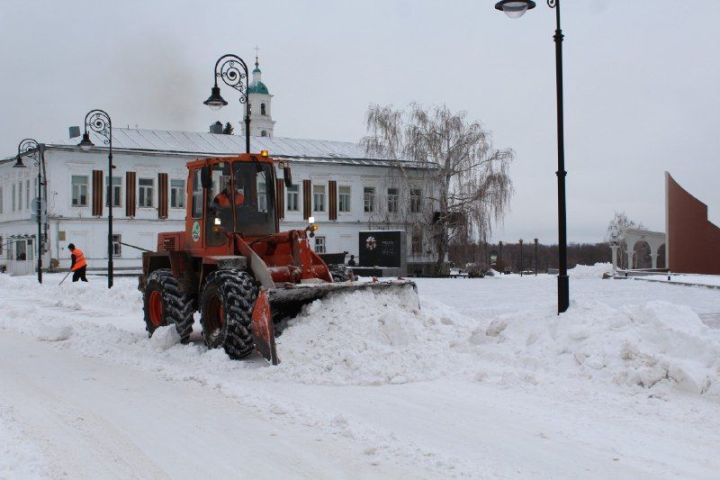 В Елабуге вывезли 210 тонн снега