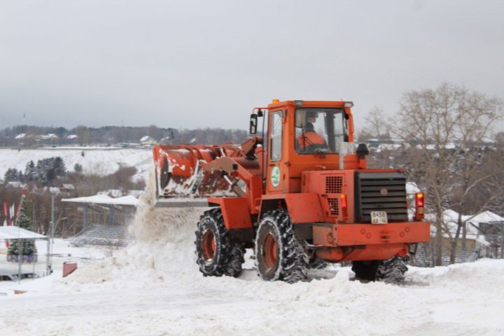 В Елабуге вывезли 210 тонн снега