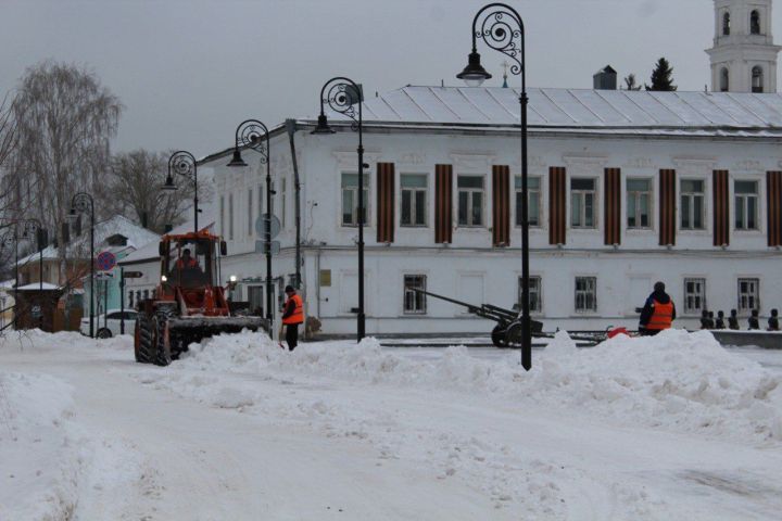 В Елабуге вывезли 210 тонн снега