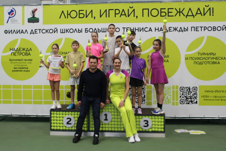 Личный пример чемпионки: в Елабуге прошёл детский теннисный турнир Надежды Петровой