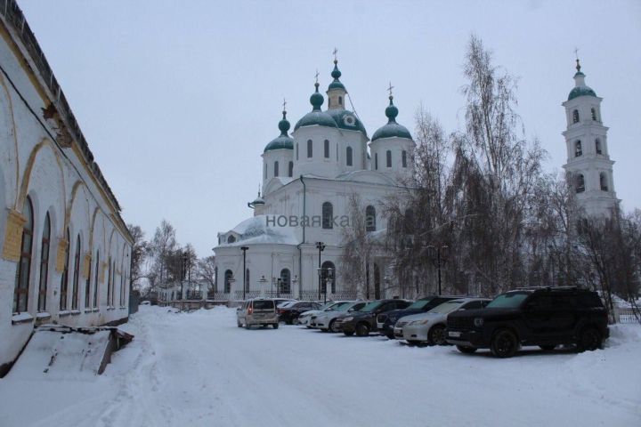 В Елабуге на Новый год организуют четыре парковки для гостей праздника