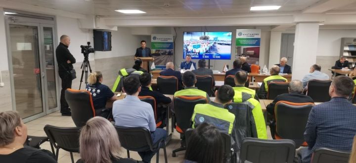 Рустем Нуриев встретился с трудовым коллективом завода «Kastamonu»