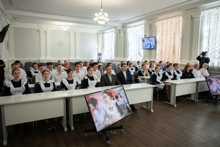 Луганские выпускники встретились с Рустемом Нуриевым