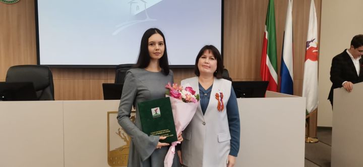 В Елабуге наградили муниципальных служащих