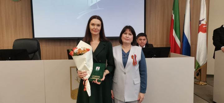 В Елабуге наградили муниципальных служащих