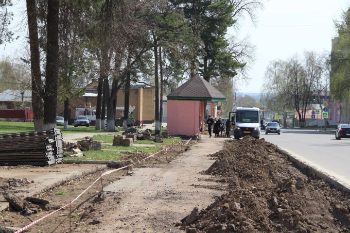 В Елабуге начался ремонт тротуаров на проспекте Нефтяников