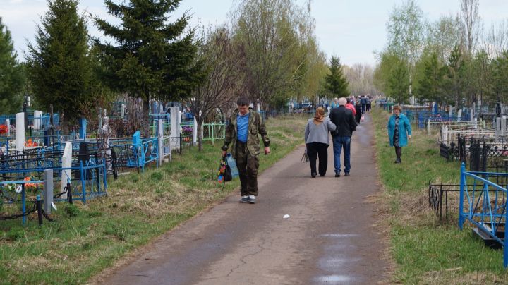 В Елабуге на Радоницу организуют автобус на Бехтеревское кладбище