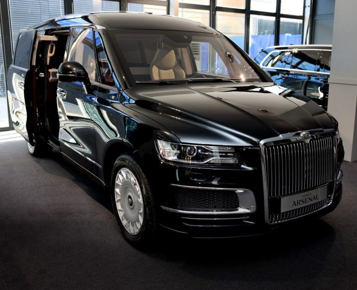 AURUS представляет премиальные модели автомобилей на ПМЭФ-2025