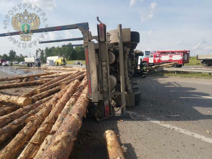 В Госавтоинспекции Елабуги раскрыли подробности ДТП с лесовозом
