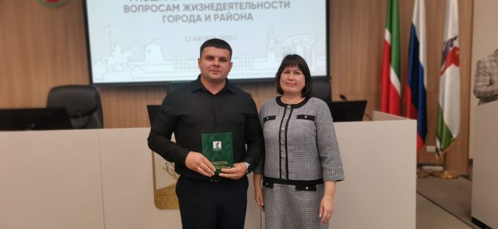 Строителей Елабуги наградили на общегородской планерке