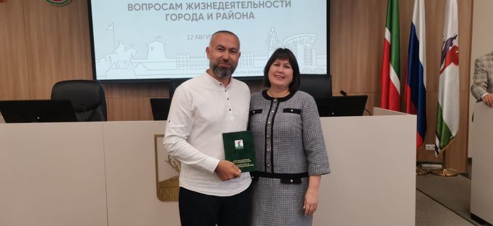 Строителей Елабуги наградили на общегородской планерке