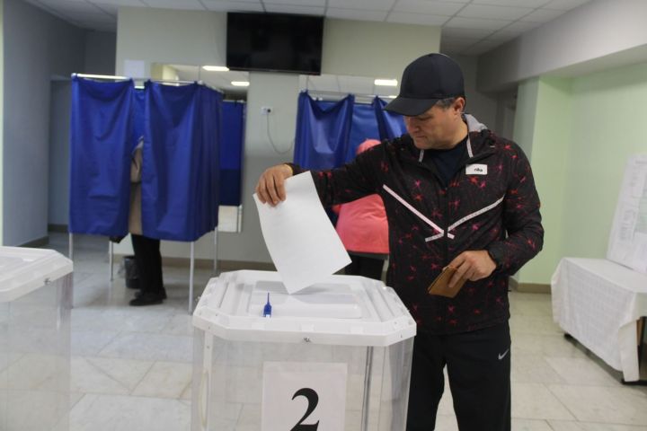 Глава Елабужского района принял участие в выборах