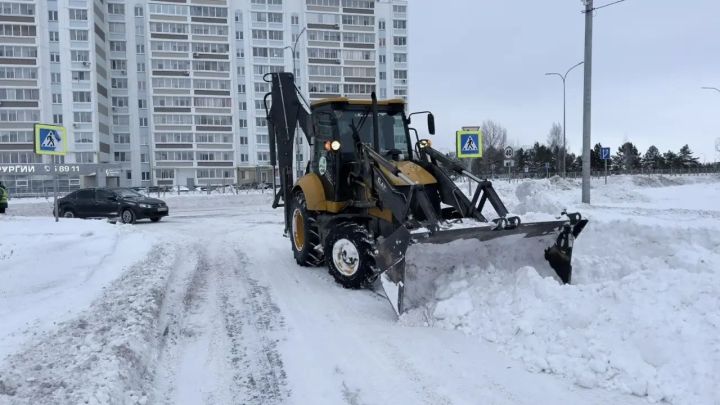 Снежный удар: коммунальщики Елабуги усиливают работу в условиях непогоды