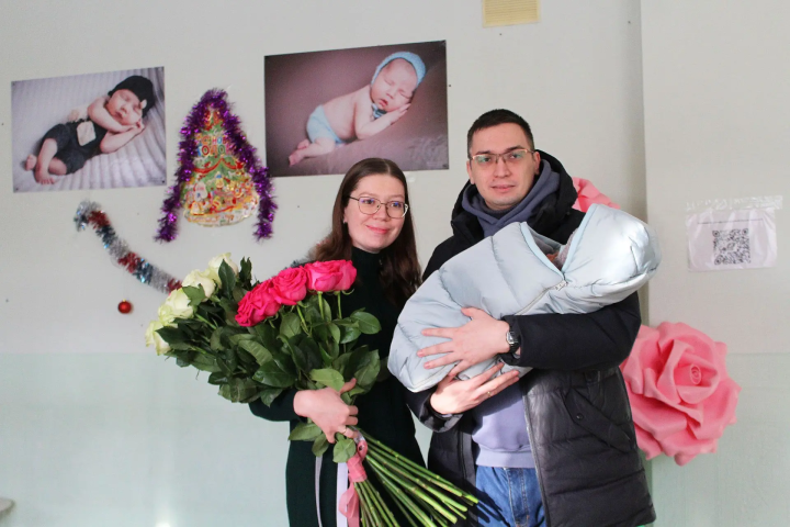 Первый новорождённый елабужанин 2026 года выписан из роддома