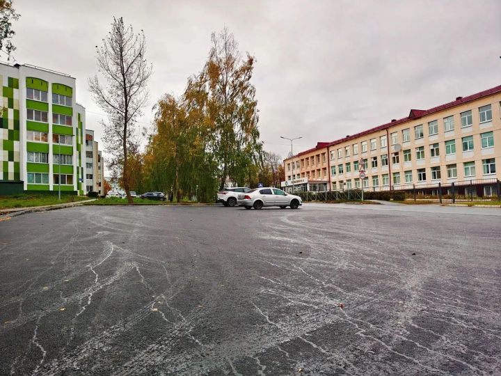 В Елабуге открыли новые парковки у Спасского собора и гимназии №4
