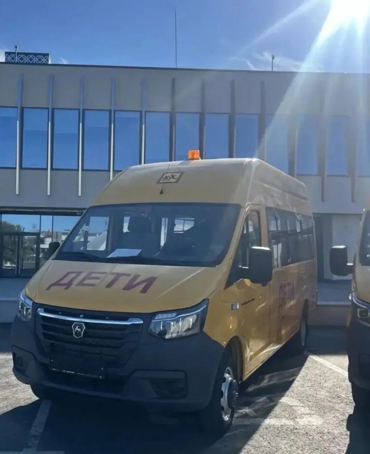 Укытучылар көнендә Алабуга районы яңа автобус алды